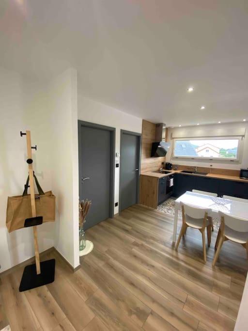 Appartement Climatise Charmes  Екстериор снимка