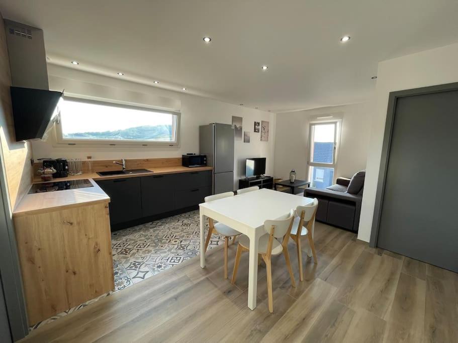 Appartement Climatise Charmes  Екстериор снимка