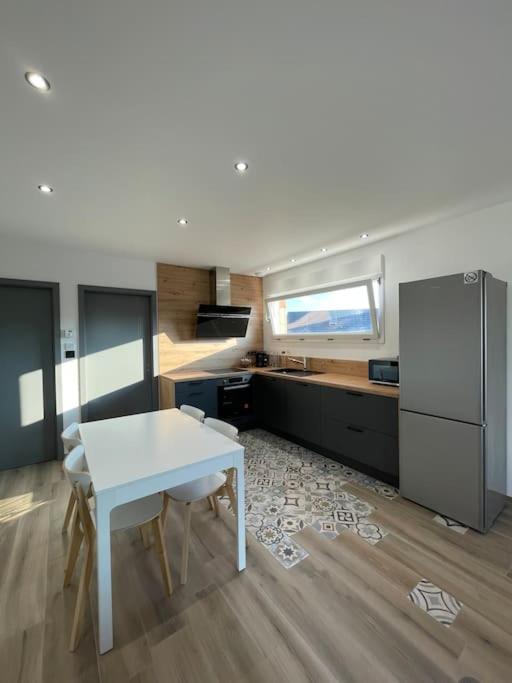 Appartement Climatise Charmes  Екстериор снимка