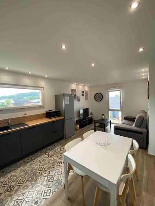 Appartement Climatise Charmes  Екстериор снимка