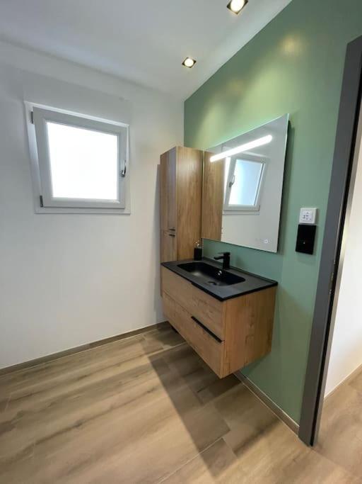 Appartement Climatise Charmes  Екстериор снимка