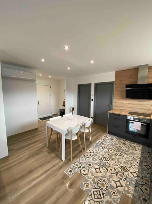Appartement Climatise Charmes  Екстериор снимка
