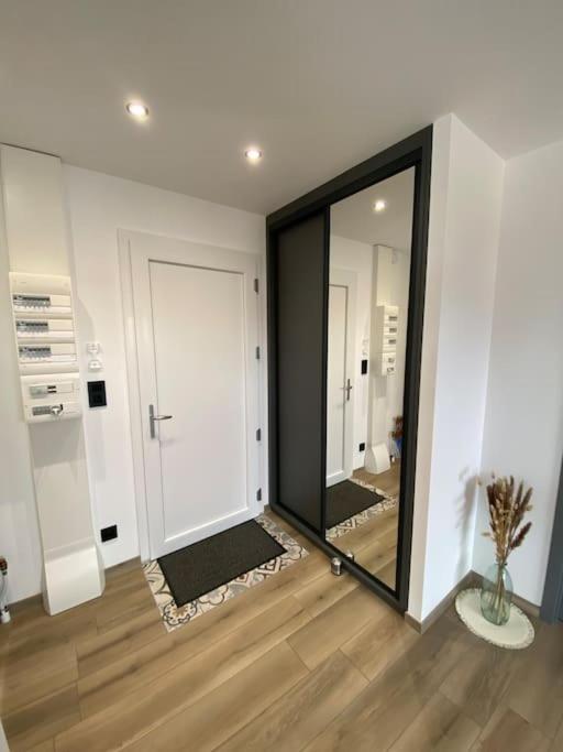 Appartement Climatise Charmes  Екстериор снимка