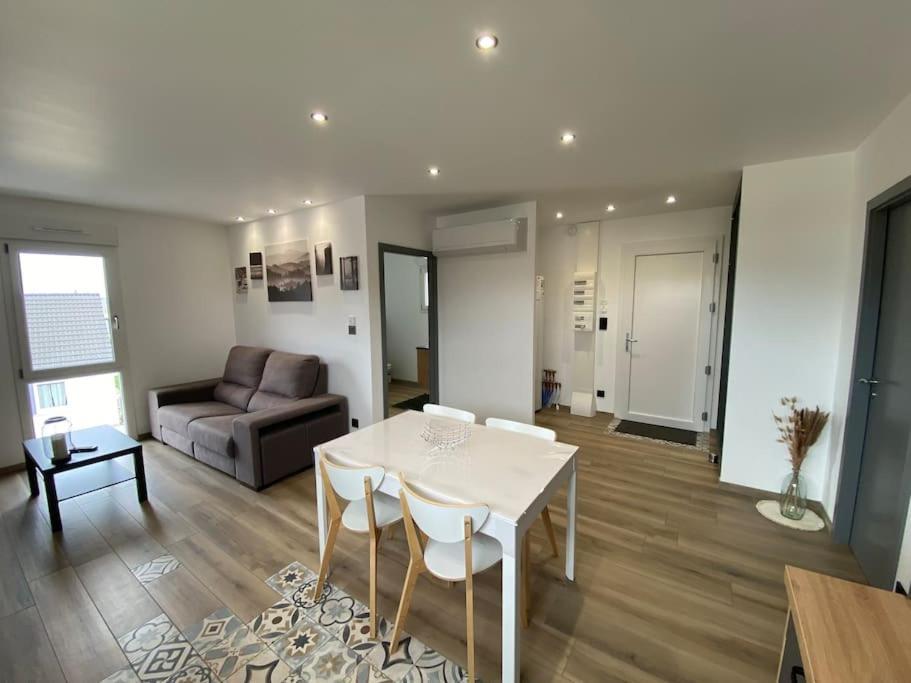 Appartement Climatise Charmes  Екстериор снимка
